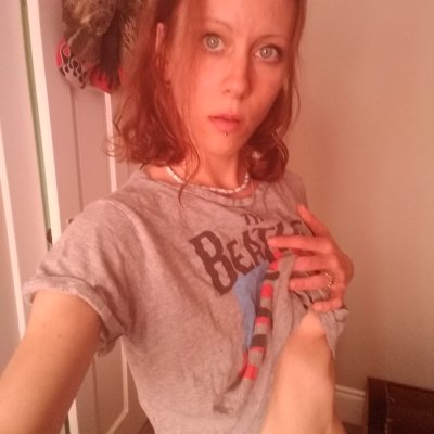 Beau7ifulDream naked stripping on cam for live sex video chat