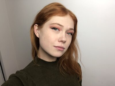 BellaRenft naked stripping on cam for live sex video chat