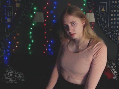 Berry_Lou naked stripping on cam for live sex video chat