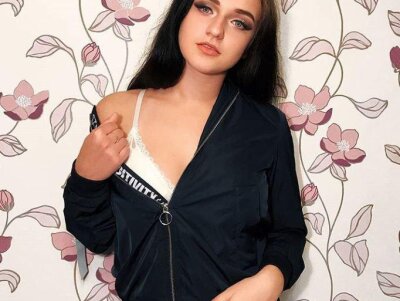 BestCamGirll naked stripping on cam for live sex video chat