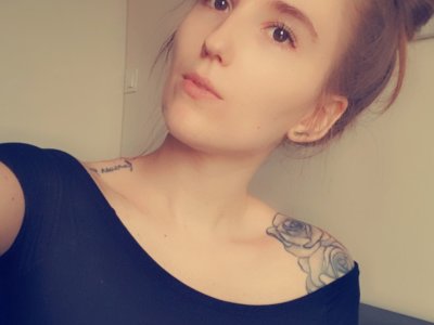 BETTYgirl naked stripping on cam for live sex video chat