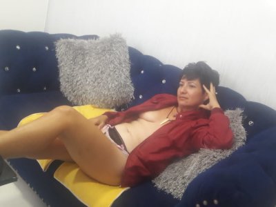 bitch_mature naked stripping on cam for live sex video chat