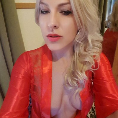 blondyruby naked stripping on cam for live sex video chat