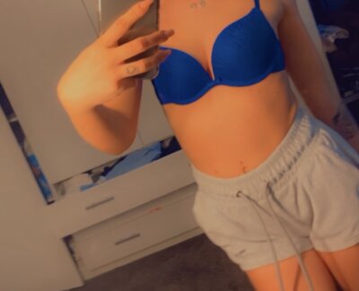 Blossem naked stripping on cam for live sex video chat