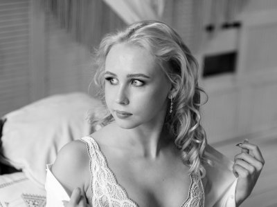 Blunreay naked stripping on cam for live sex video chat