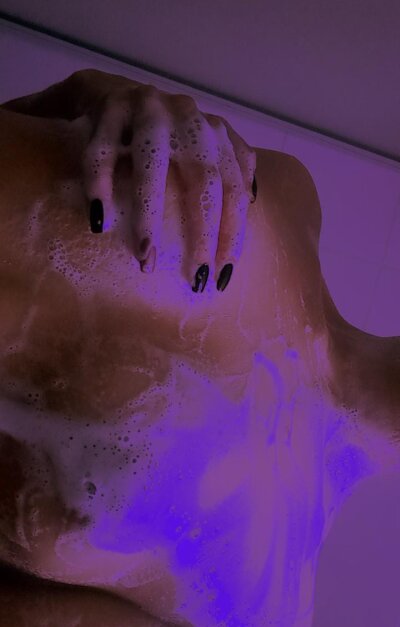 bonnie-sweet999 naked stripping on cam for live sex video chat
