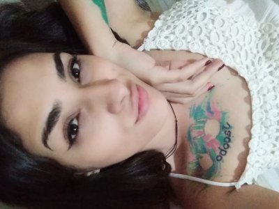 bonnielewis naked stripping on cam for live sex video chat