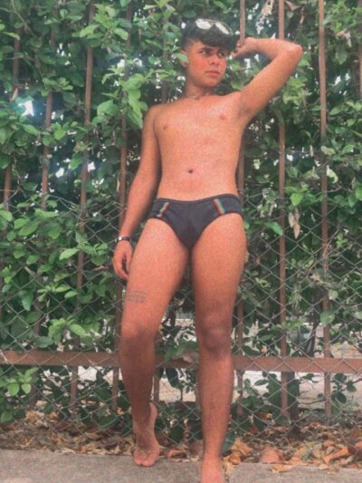 BOY__MAXX naked stripping on cam for live sex video chat