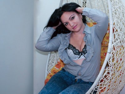 BrendaWildd naked stripping on cam for live sex video chat
