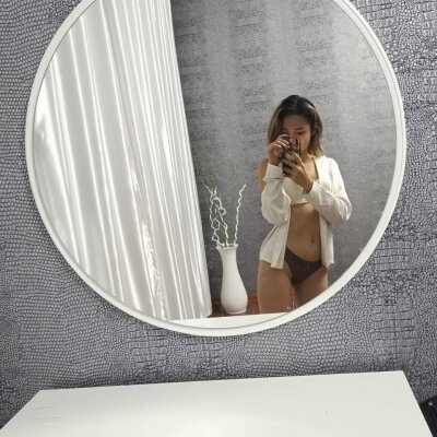 Candy_Elli naked stripping on cam for live sex video chat