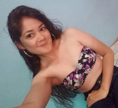 Candy_feet naked stripping on cam for live sex video chat