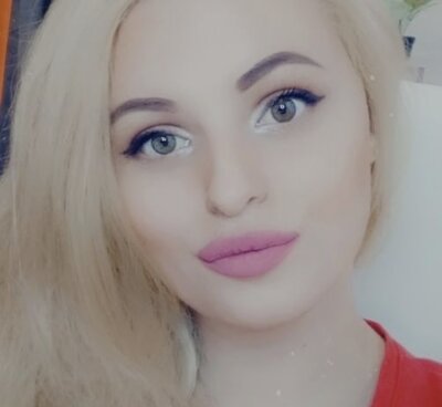 Candy_lucyyy naked stripping on cam for live sex video chat