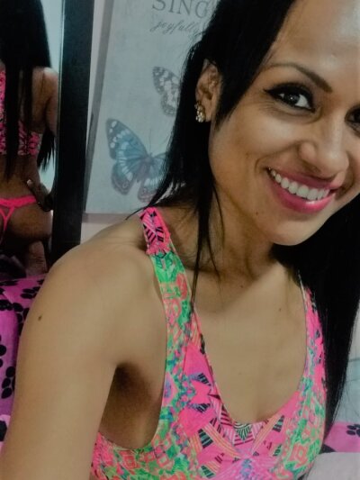 Canela_Sweett naked stripping on cam for live sex video chat
