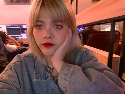 Carl_cute_cc naked stripping on cam for live sex video chat