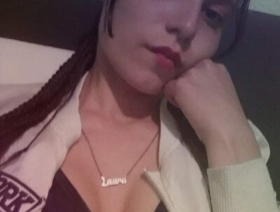Catalina_Pretty naked stripping on cam for live sex video chat