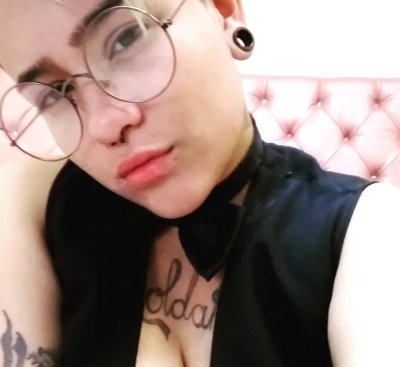 charlee_logan420 naked stripping on cam for live sex video chat