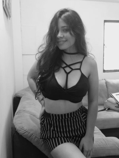 charlotte_gr naked stripping on cam for live sex video chat