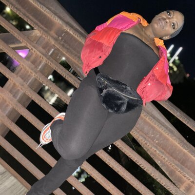 ChocolateTingz naked stripping on cam for live sex video chat