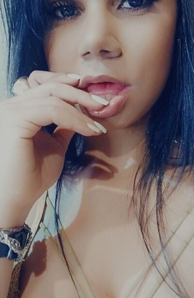 christin_love_ naked stripping on cam for live sex video chat