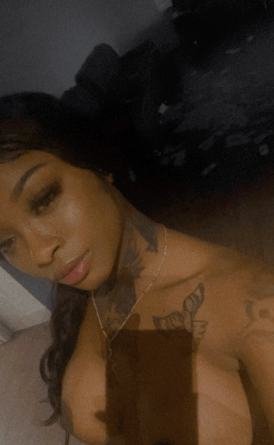 Chynamaria naked stripping on cam for live sex video chat
