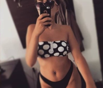 couplefrancis121 naked stripping on cam for live sex video chat