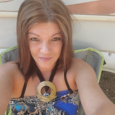 Crystalbabylynn naked stripping on cam for live sex video chat