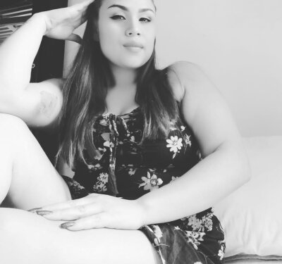 CrystalConnor naked stripping on cam for live sex video chat