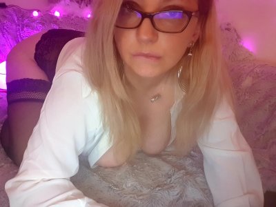 CrystalLuxure naked stripping on cam for live sex video chat