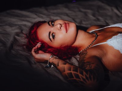 CurlBbGirl naked stripping on cam for live sex video chat