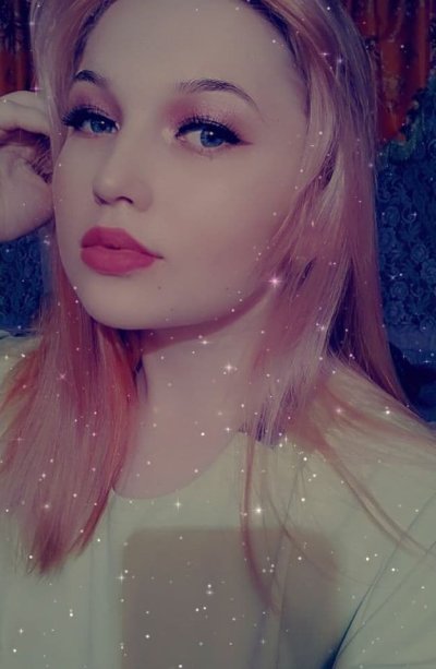 Cute-Kriss naked stripping on cam for live sex video chat