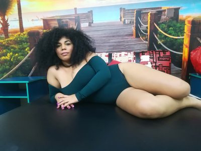 cutecurlers naked stripping on cam for live sex video chat
