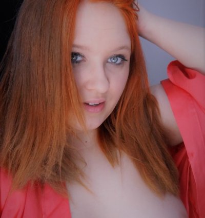 CutieLilly24 naked stripping on cam for live sex video chat