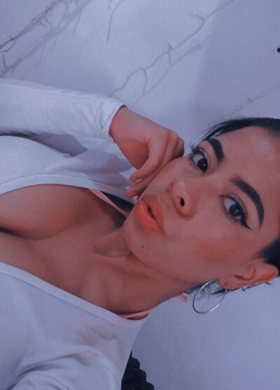 Dacotha naked stripping on cam for live sex video chat