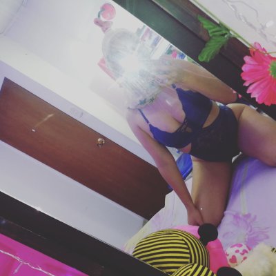 DannaCandi naked stripping on cam for live sex video chat