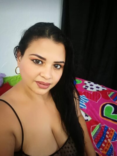 dannahe naked stripping on cam for live sex video chat