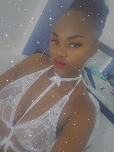 Darlene_ naked stripping on cam for live sex video chat