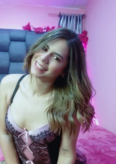 DIANA_FIORE naked stripping on cam for live sex video chat