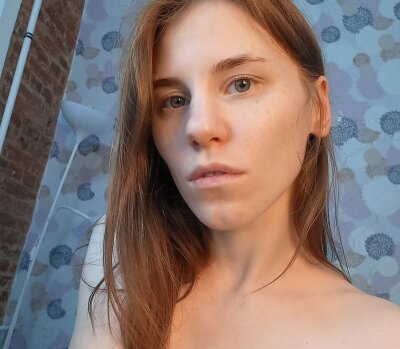 DianaRichy naked stripping on cam for live sex video chat