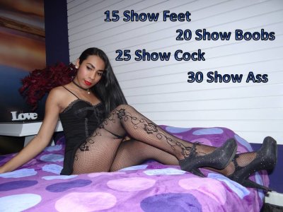 Divahermosaxxx naked stripping on cam for live sex video chat