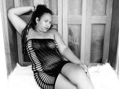 dora_hott naked stripping on cam for live sex video chat