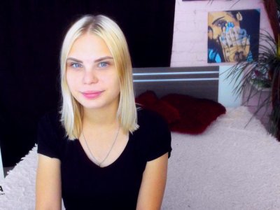 Doraa__ naked stripping on cam for live sex video chat