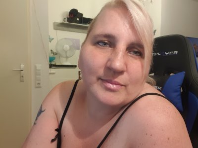 Drachenlady naked stripping on cam for live sex video chat