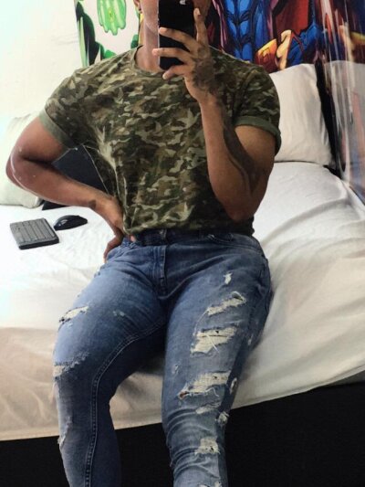 Drake_Thomson naked stripping on cam for live sex video chat