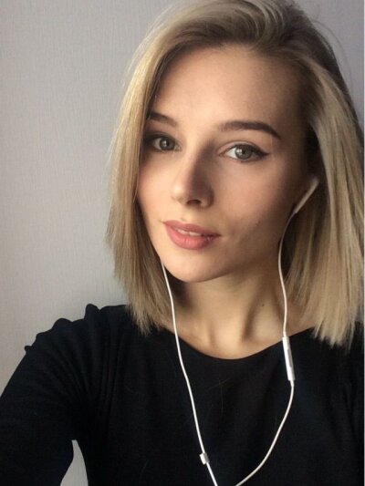 Dream_Paris naked stripping on cam for live sex video chat