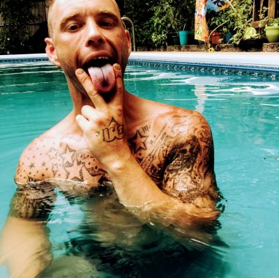 DrunkGymJunkie420 naked stripping on cam for live sex video chat