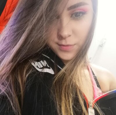 Dulce_Murphy naked stripping on cam for live sex video chat