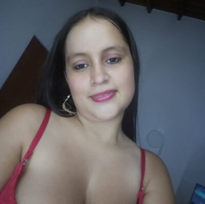 DULCEE-19 naked stripping on cam for live sex video chat