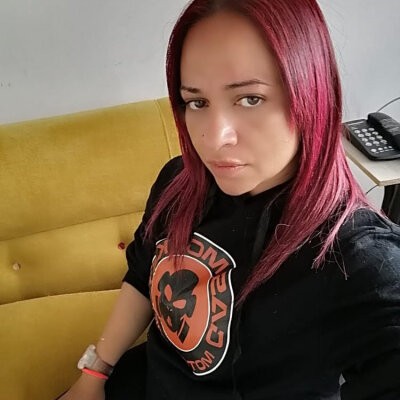 Dulcee_milf naked stripping on cam for live sex video chat