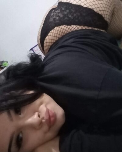 Dullcee_ naked stripping on cam for live sex video chat