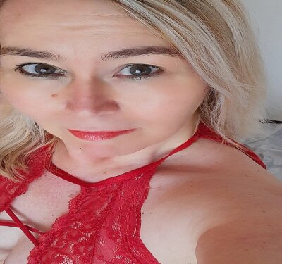 dutchmature naked stripping on cam for live sex video chat